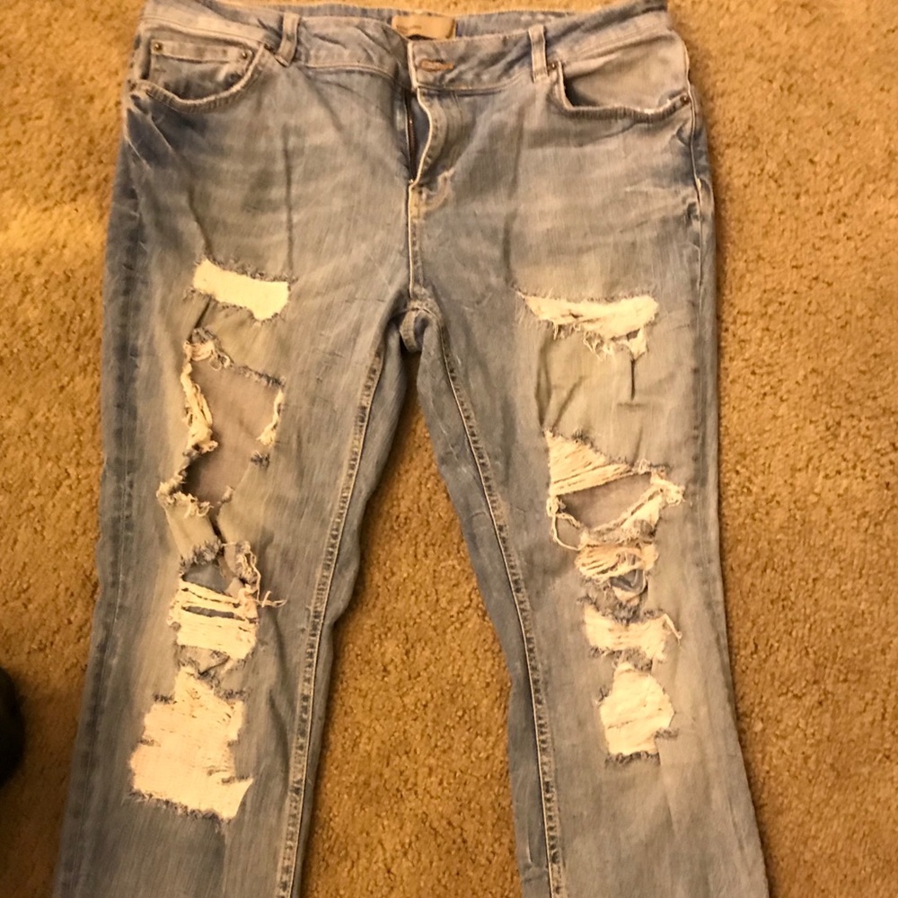 Light washed ripped jeans